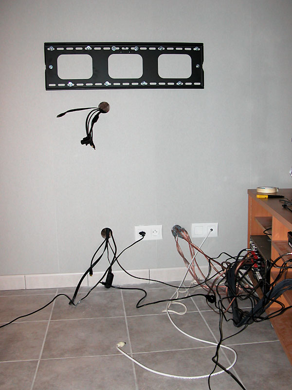 Comment faire passer les câbles TV dans le mur ?