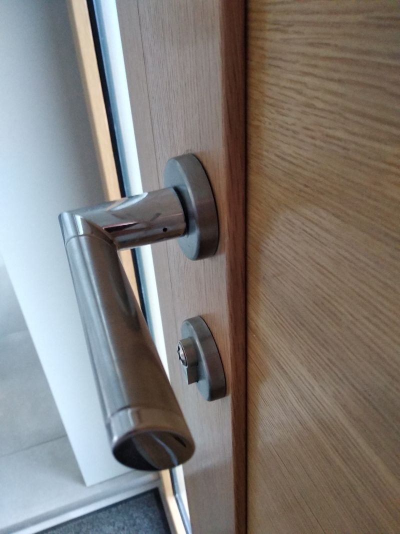 Comment installer une poignée de porte intérieure