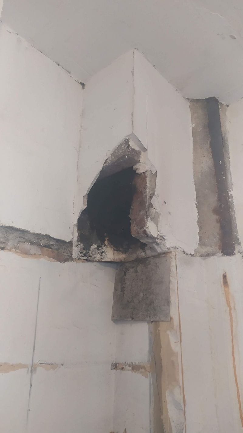 Conseils Forum Maçonnerie  Comment reboucher un trou dans mur après  suppression d'une cheminée.