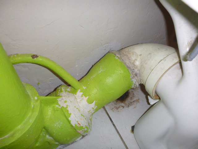 Comment remplacer un joint de pipe d'évacuation sanitaire (WC)? 