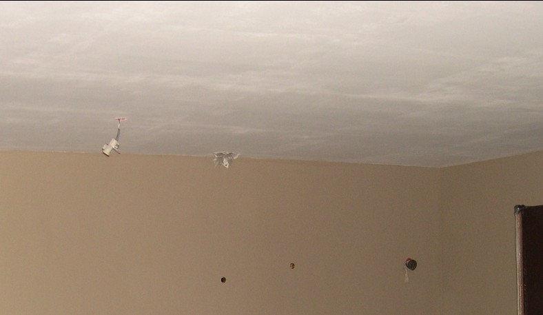 Pourquoi faut-il appliquer une peinture mate au plafond ? - Tollens