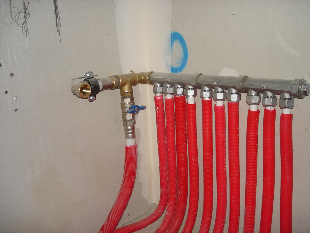 Comment utiliser les raccords de plomberie pour les tuyaux PER